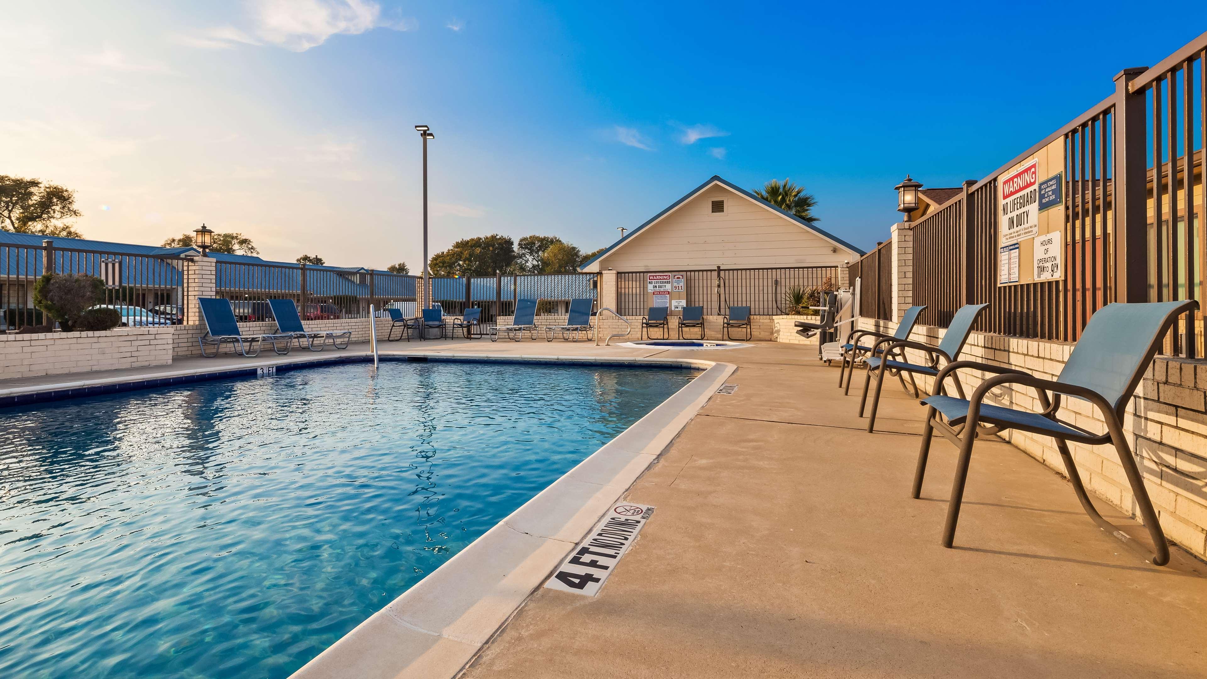 Best Western Regency Inn&Suites Gonzales Buitenkant foto
