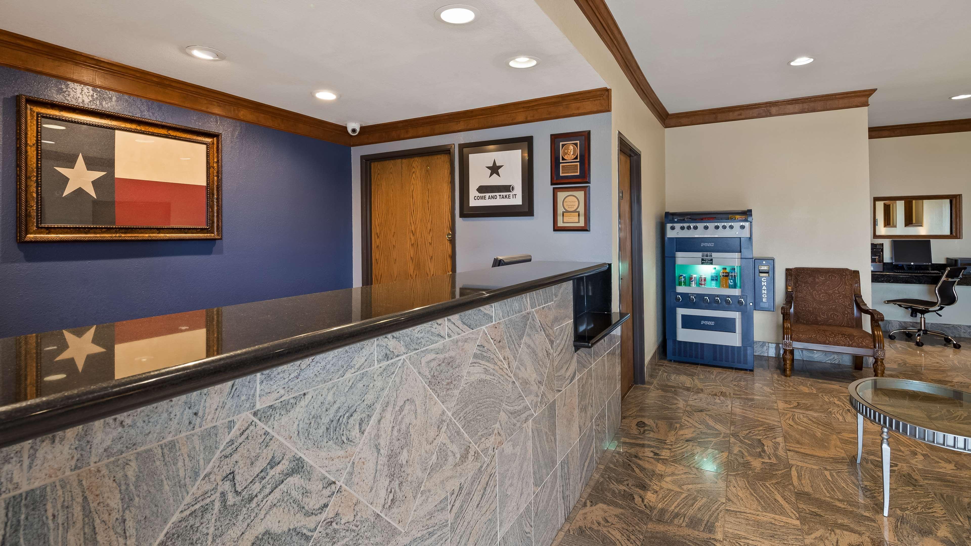 Best Western Regency Inn&Suites Gonzales Buitenkant foto