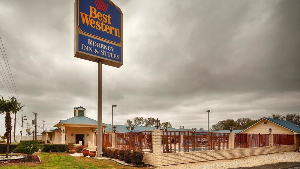 Best Western Regency Inn&Suites Gonzales Buitenkant foto